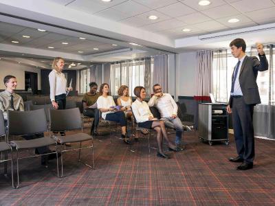 مرکور پاریس لا دفنس گرند آرک