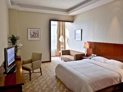 دیز این بیزنس پلیس یینفنگ