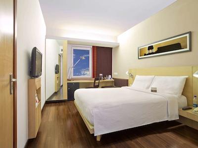 ایبیز گورگان گولف کورس راد هتل