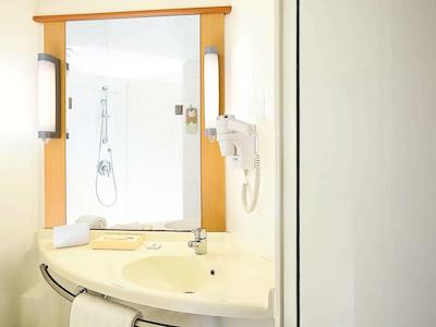 ایبیز گورگان گولف کورس راد هتل