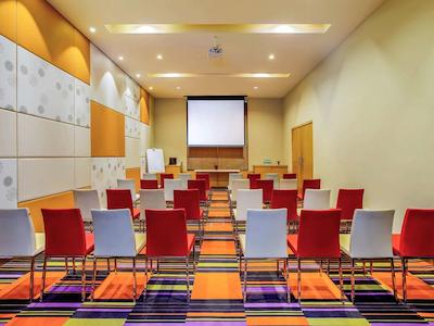 ایبیز گورگان گولف کورس راد هتل