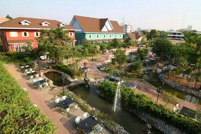 13 کوینز ایرپورت گرند ریزورت