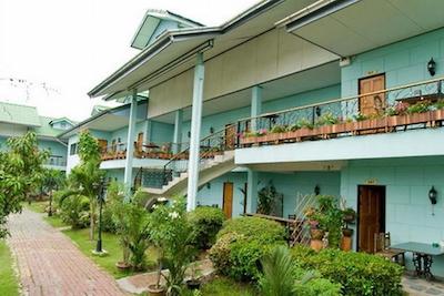 13 کوینز ایرپورت گرند ریزورت