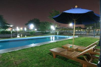 13 کوینز ایرپورت گرند ریزورت