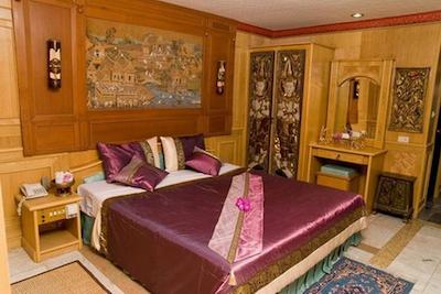 13 کوینز ایرپورت گرند ریزورت