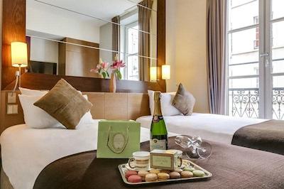 هالیدی این پاریس-الیزه