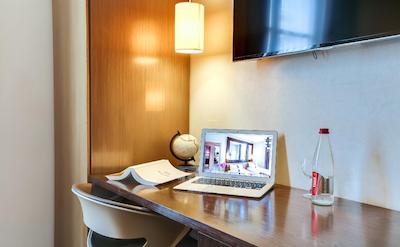 هالیدی این پاریس-الیزه