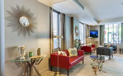 هالیدی این پاریس-الیزه