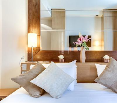 هالیدی این پاریس-الیزه