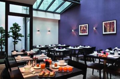 هالیدی این پاریس-الیزه