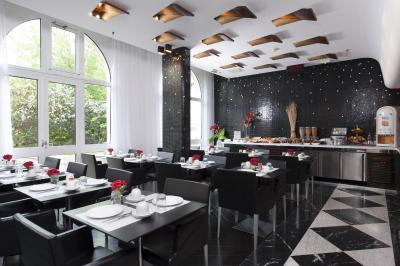 هالیدی این پاریس-گار مونپارنس