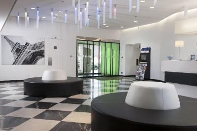 هالیدی این پاریس-گار مونپارنس