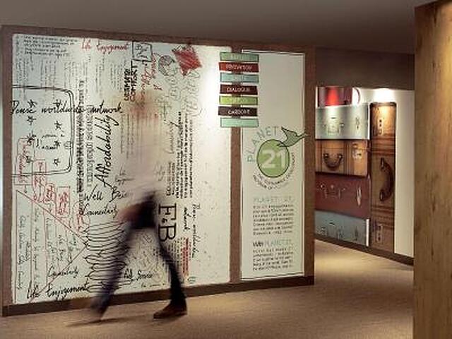 آیبیس پاریس پورت دورلینز