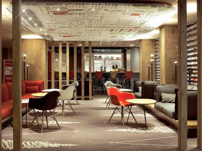 آیبیس پاریس پورت دورلینز