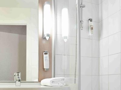 آیبیس پاریس پورت دورلینز