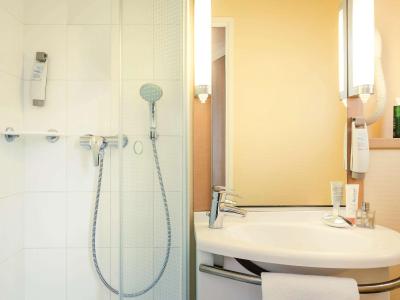 آیبیس پاریس پورت دورلینز