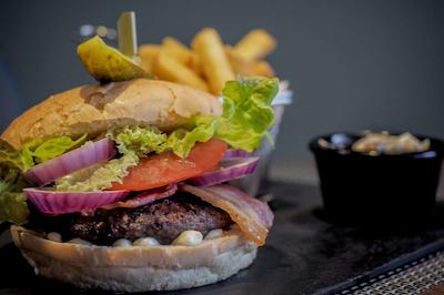 هیلتون گاردن این لوتون نرد