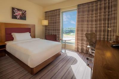 هیلتون گاردن این لوتون نرد