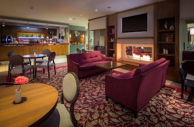 هیلتون گاردن این لوتون نرد