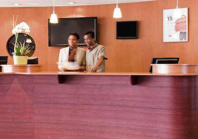 آیبیس پاریس پورت د منترویل