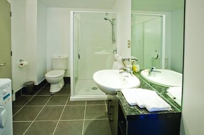 بارکل سویتز اوکلاند