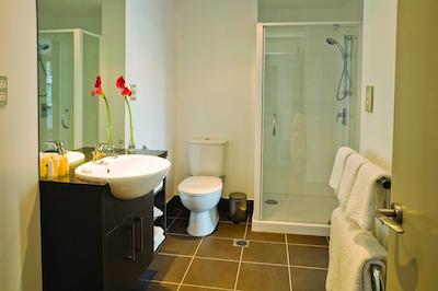 بارکل سویتز اوکلاند