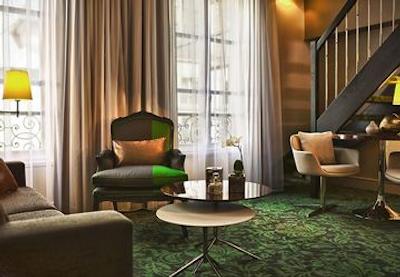 رنسانس پاریس له پارک تروکادرو