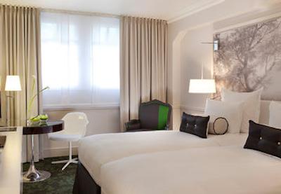 رنسانس پاریس له پارک تروکادرو