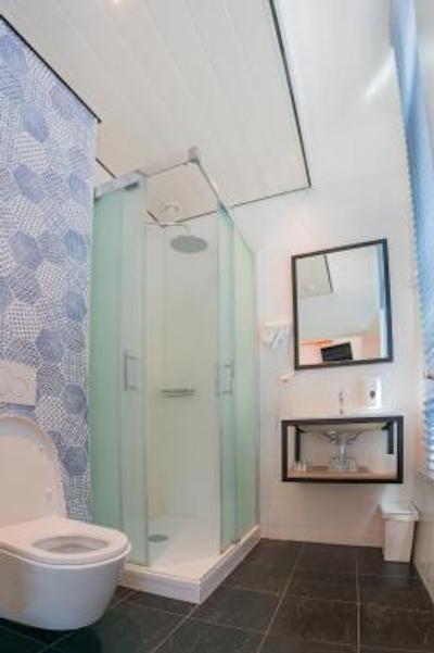 اسپارکز هستل