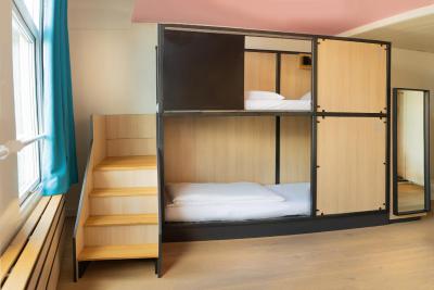 اسپارکز هستل