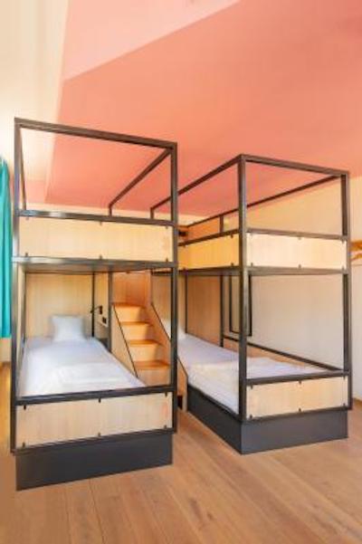 اسپارکز هستل