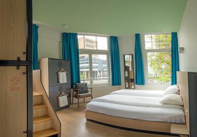 اسپارکز هستل