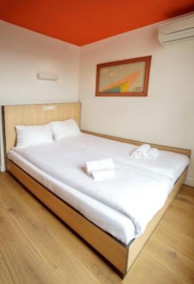 اسپارکز هستل