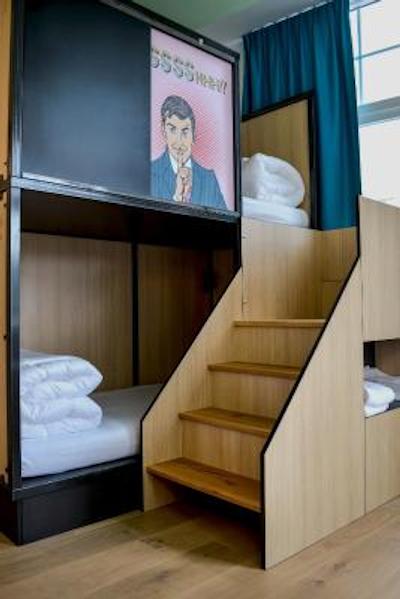 اسپارکز هستل