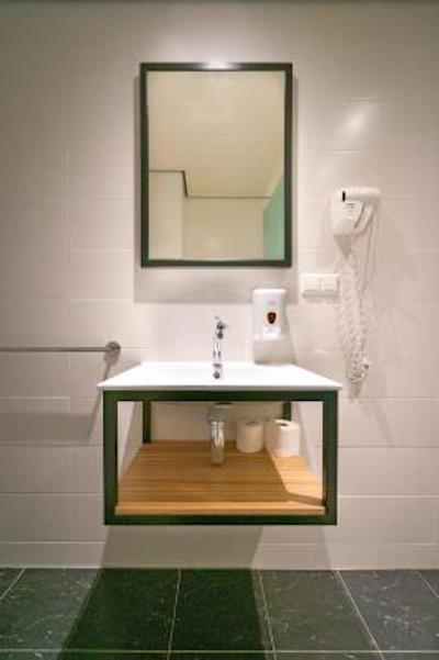 اسپارکز هستل