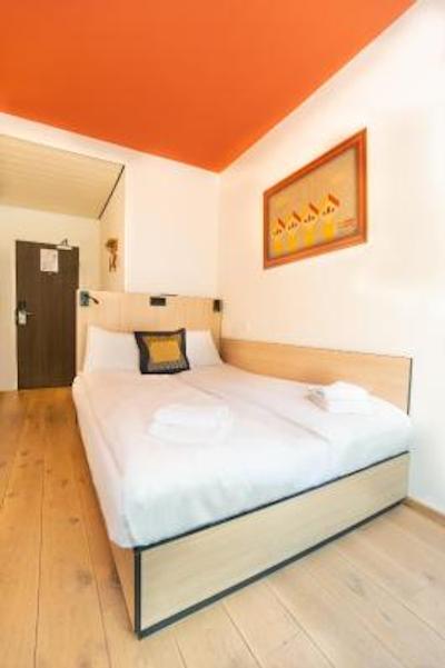 اسپارکز هستل