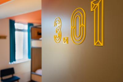 اسپارکز هستل