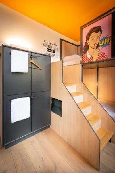 اسپارکز هستل