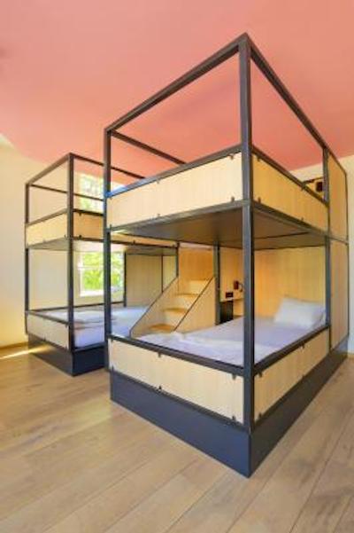 اسپارکز هستل