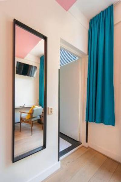 اسپارکز هستل