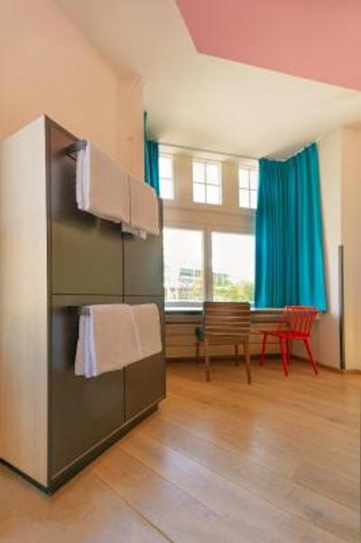 اسپارکز هستل