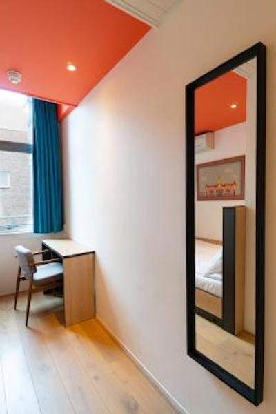 اسپارکز هستل