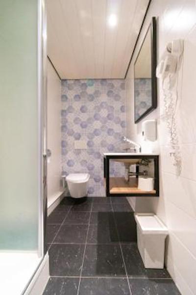 اسپارکز هستل