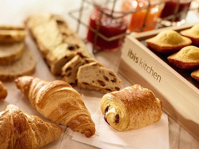 آیبیس پاریس گار د لیون رویلی