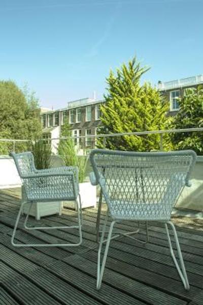 د نایبورز مانلیا