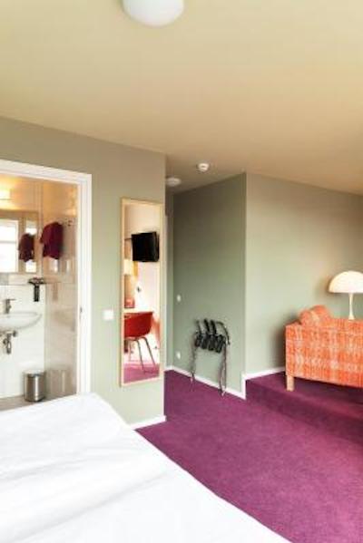 د نایبورز مانلیا