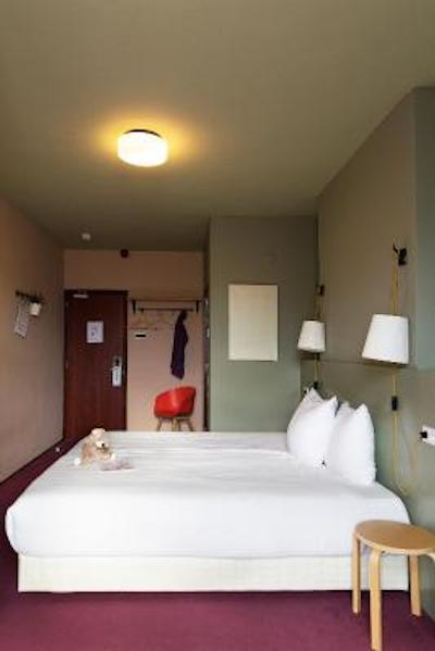 د نایبورز مانلیا