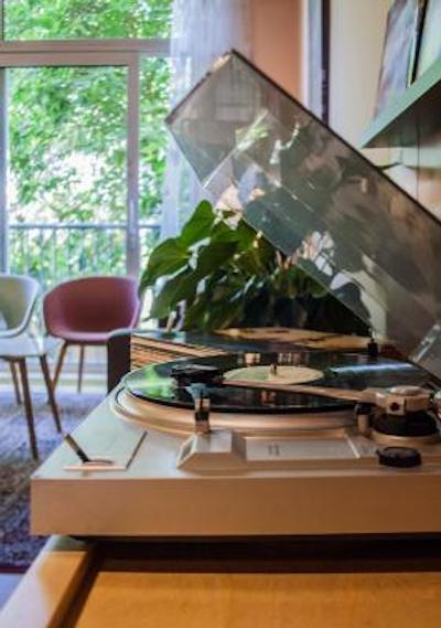 د نایبورز مانلیا