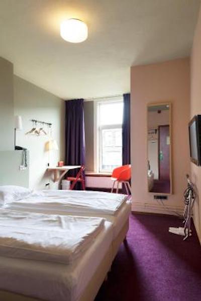 د نایبورز مانلیا