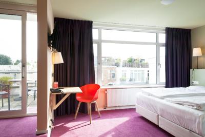 د نایبورز مانلیا